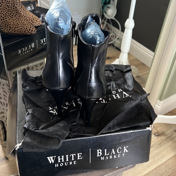 🛑 1 hour sale. WHBM, leopard booties, with dust bag, worn once - Picture 7 of 10